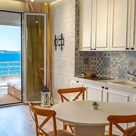 מלון Limani Luxury Beachfront 1 סרנדה