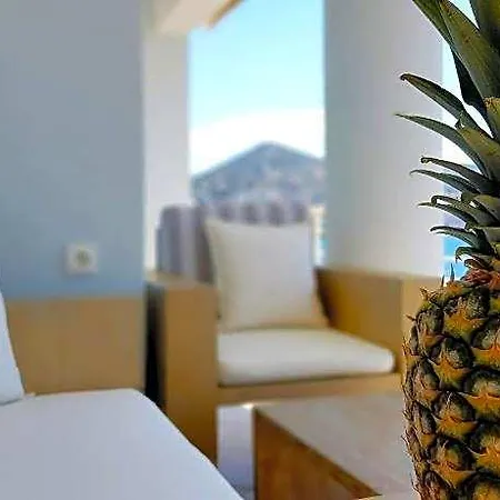 Limani Luxury Beachfront 1 מלון סרנדה