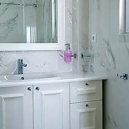 Limani Luxury Beachfront 1 מלון סרנדה