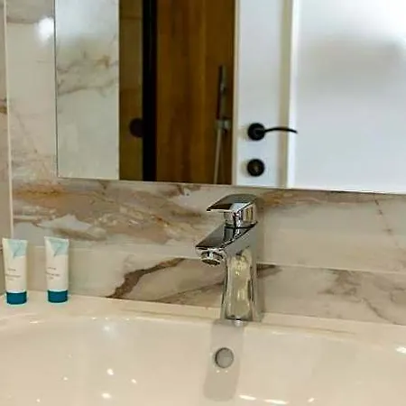 Limani Luxury Beachfront 1 4* Saranda